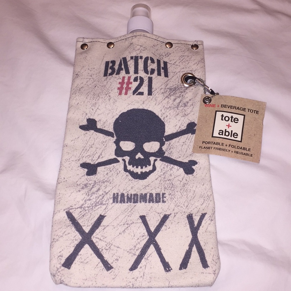BRAND NEW wine and beverage Cloth water bottle